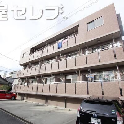 
						3階建てマンション。